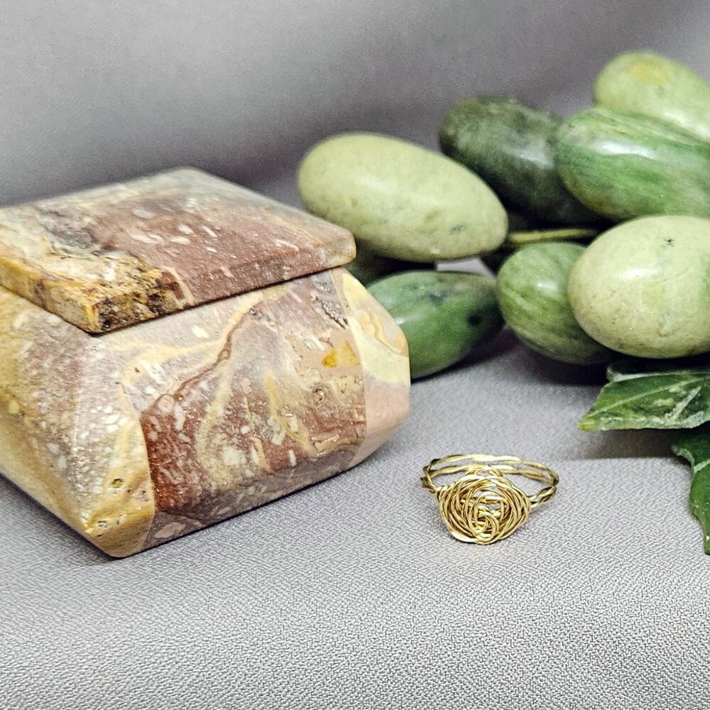 Dainty Wire Wrapped Swirl Ring, made of 14k Gold Filled, Handmade, Size 6 1/2